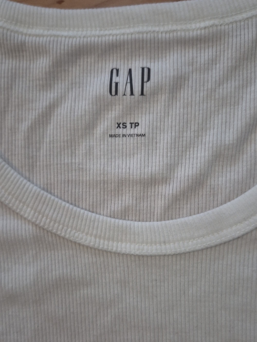 GAP Women's Size XS White Ribbed Tank with Eyelet Flutter Sleeves - Picture 2 of 5